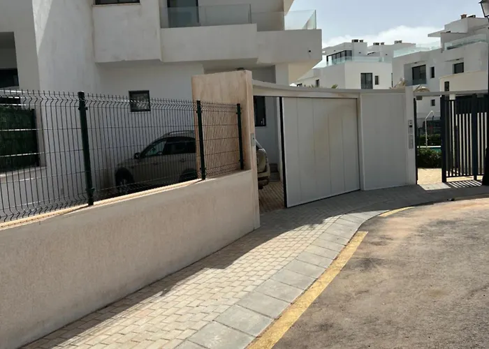 House Close To With Shared Pool 別荘 フエンヒロラ