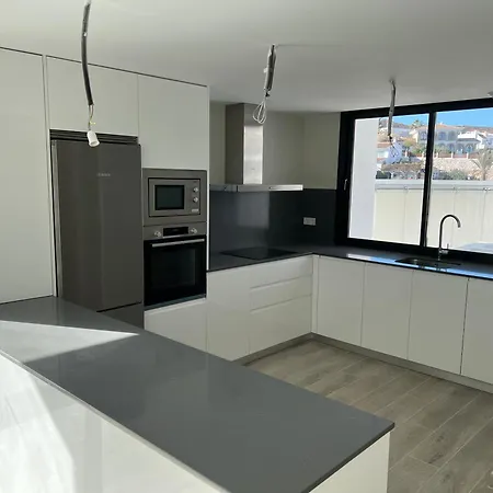 House Close To With Shared Pool Holiday home